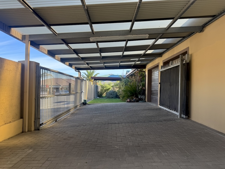 6 Bedroom Property for Sale in Haasendal Western Cape